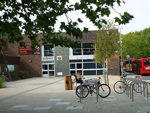 Pools on the park entrance Pools on the Park Richmond ~ Mon & Wed 09:00-10:45
